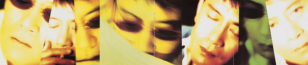 《罗文多面体》镭射唱片歌词本的四折跨页，当中可见七个大小不一的框，里面分别印有罗文的脸部特写，带有黄色色调。他在部分照片中戴了太阳眼镜。